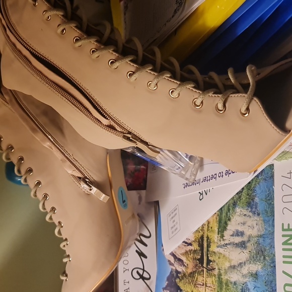 👢 Boot - Picture 2 of 2